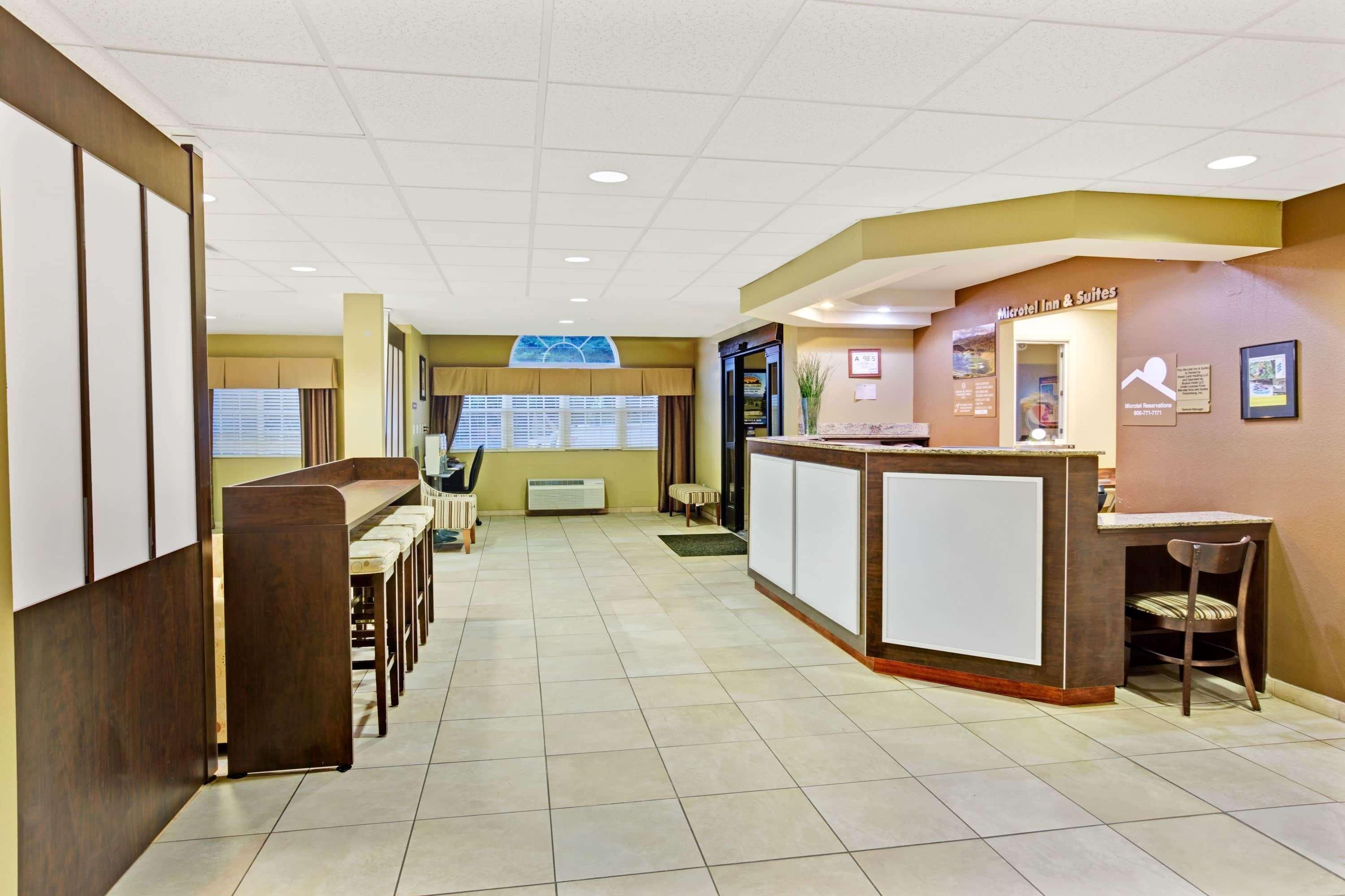 Microtel Inn & Suites By Wyndham Брайсън Сити Екстериор снимка