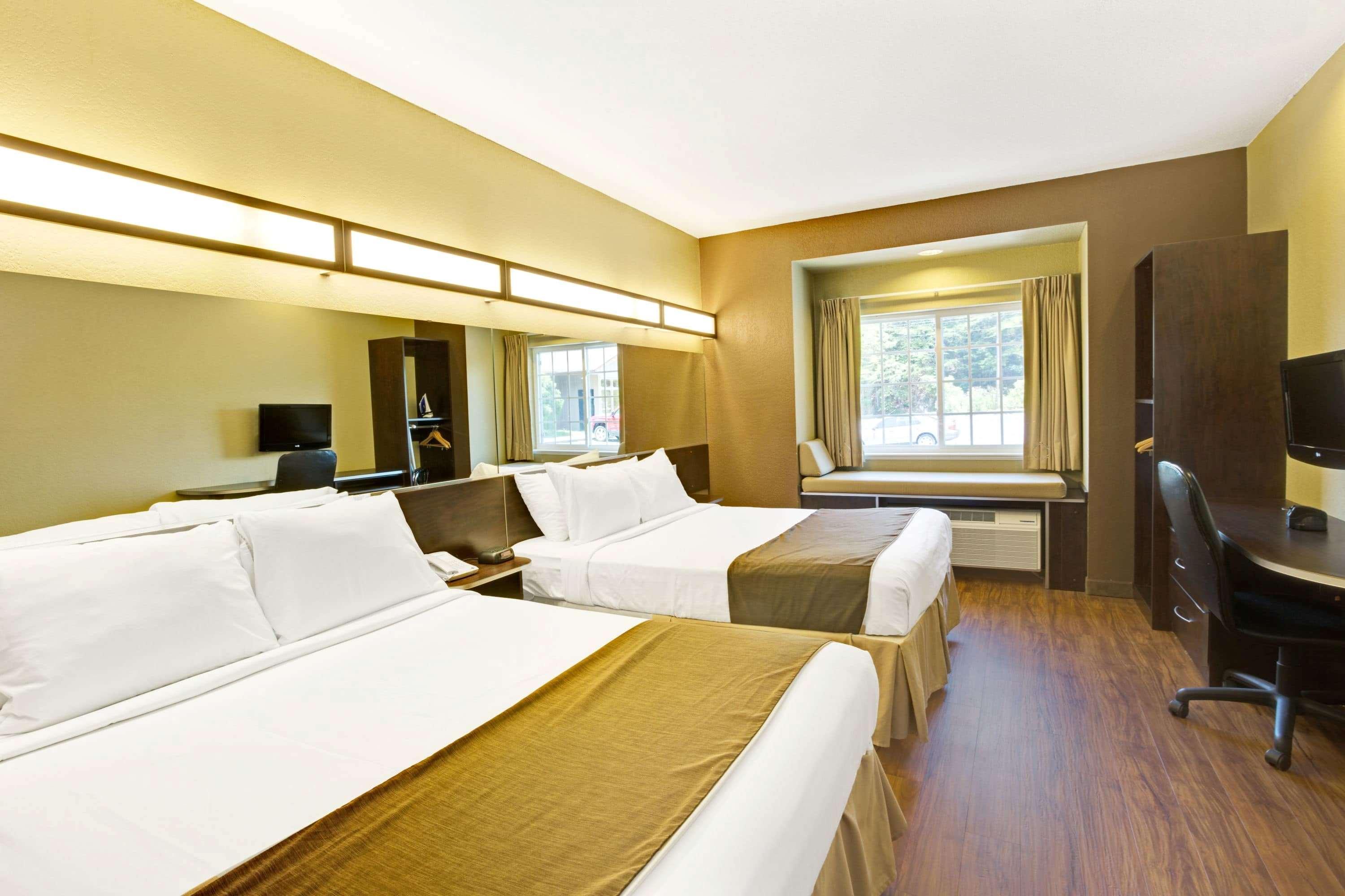 Microtel Inn & Suites By Wyndham Брайсън Сити Екстериор снимка