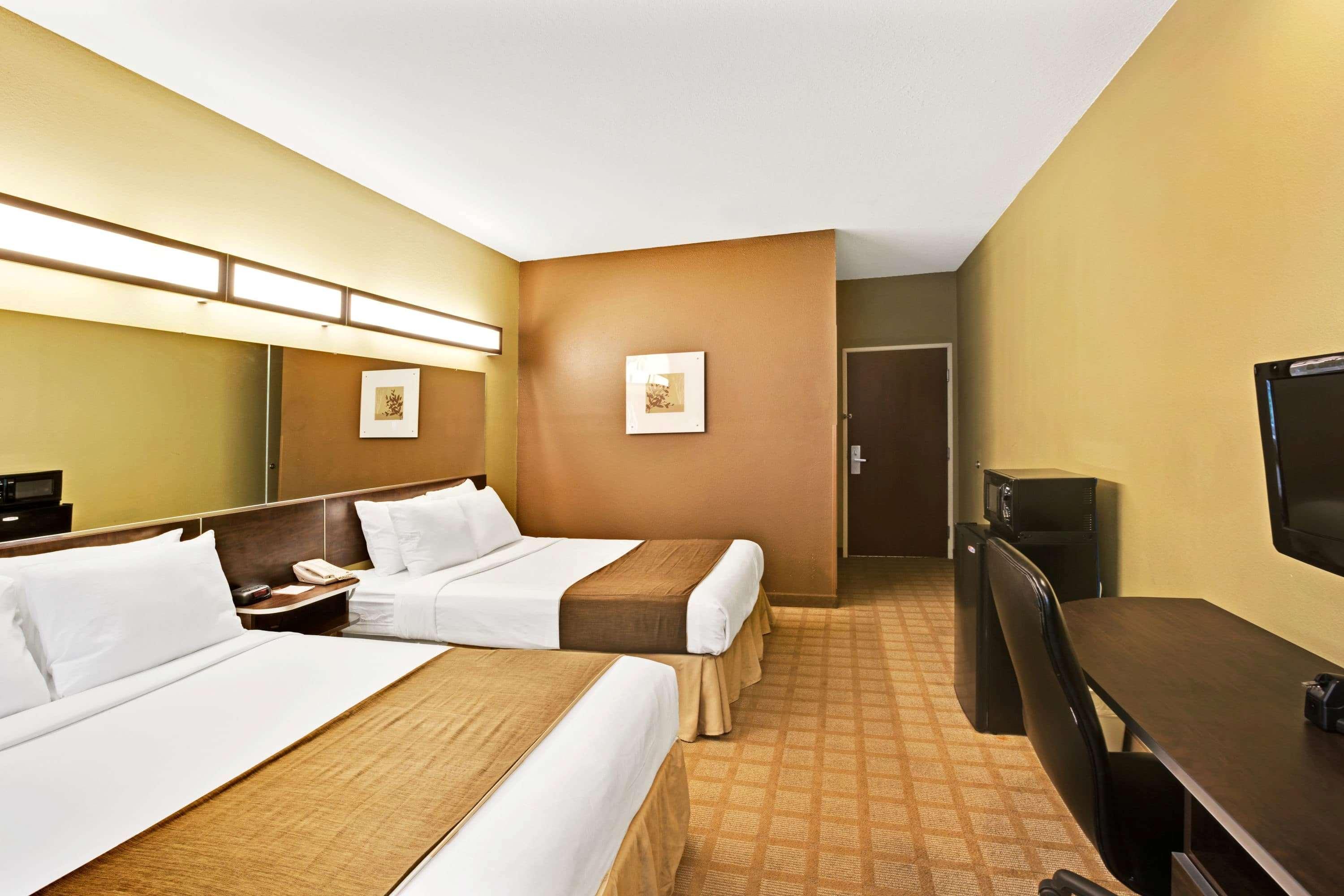 Microtel Inn & Suites By Wyndham Брайсън Сити Екстериор снимка